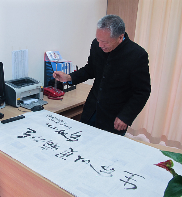 俞梦孙院士到海扶医院讲学并题词：生命以负熵为生