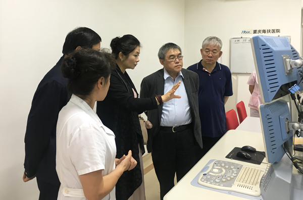 香港中华商会会长霍震宇先生一行参观海扶医院并详细了解海扶刀®设备