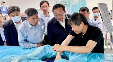 南开大学曹雪涛院士一行到访并详细了解聚焦超声消融技术原理